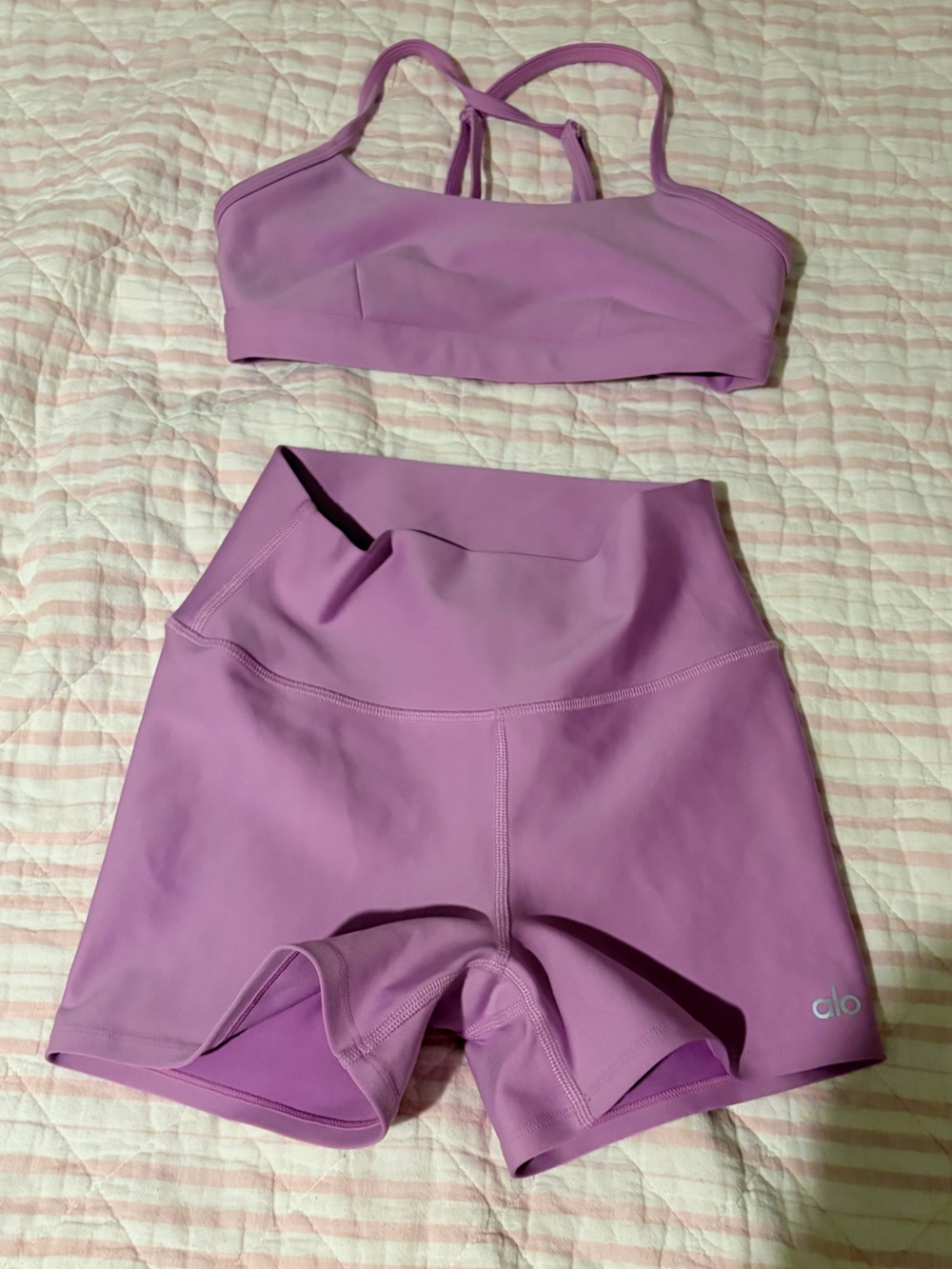 EUC ALO Yoga Violet Pink Airlift Set